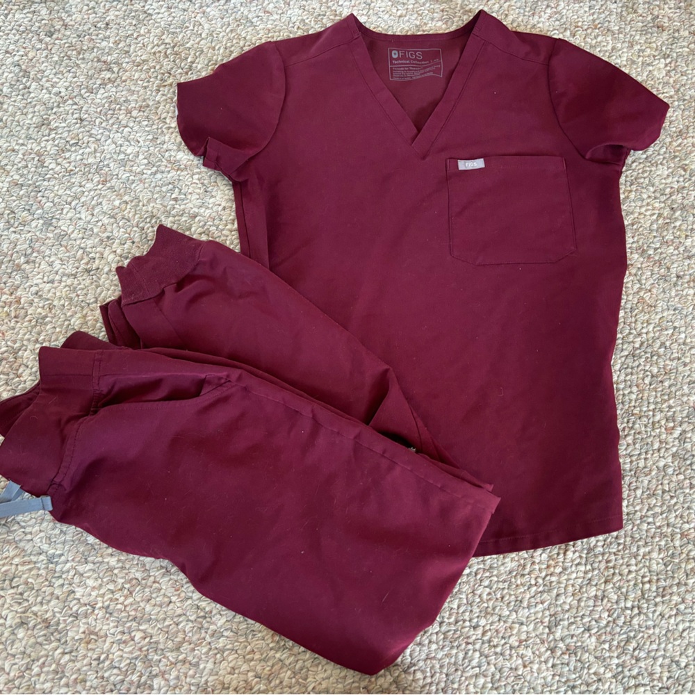 FIGS Burgundy Scrub Set